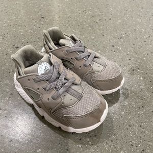 Nike Hurraches size 6c! Great condition